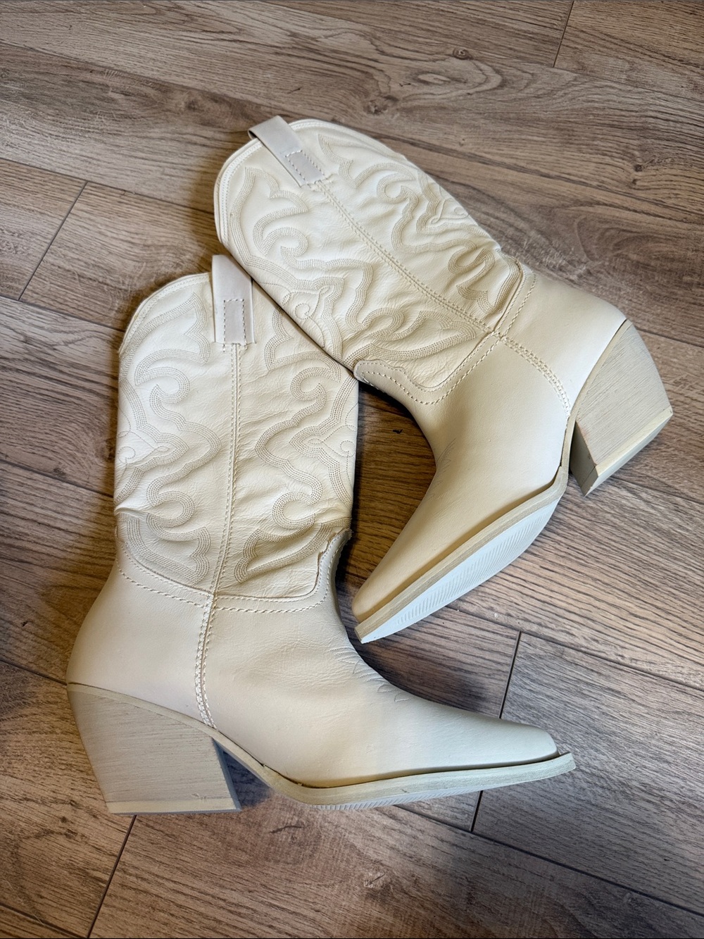 New NWOT Steve Madden Cowboy cream white Boots 7.5
